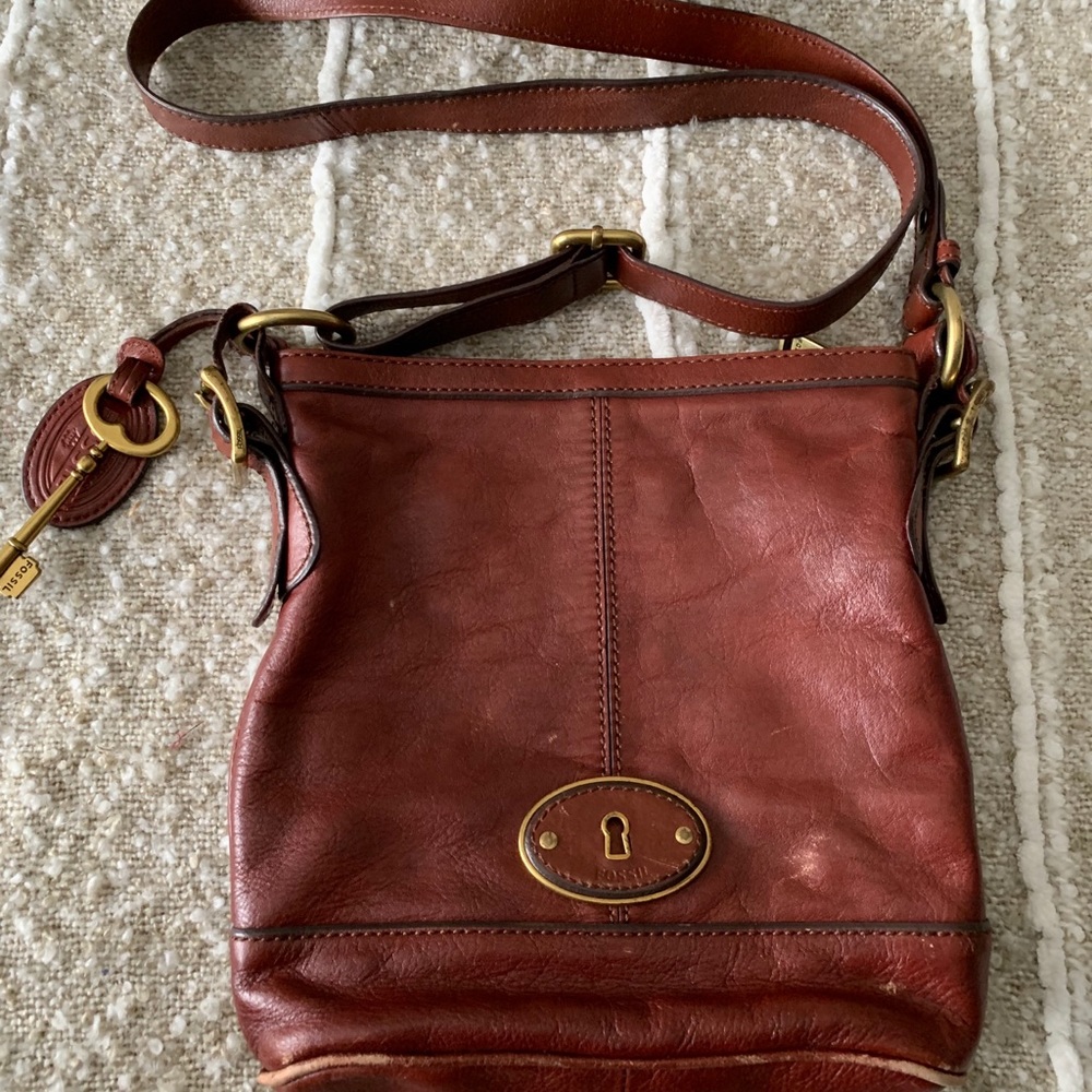 Fossil bucket crossbody